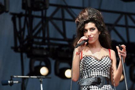 Amy Winehouse singing a song