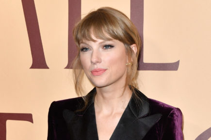 Taylor Swift attends the "All Too Well" premiere at AMC Lincoln Square on November 12, 2021 in New York. (Photo by ANGELA WEISS/AFP via Getty Images)