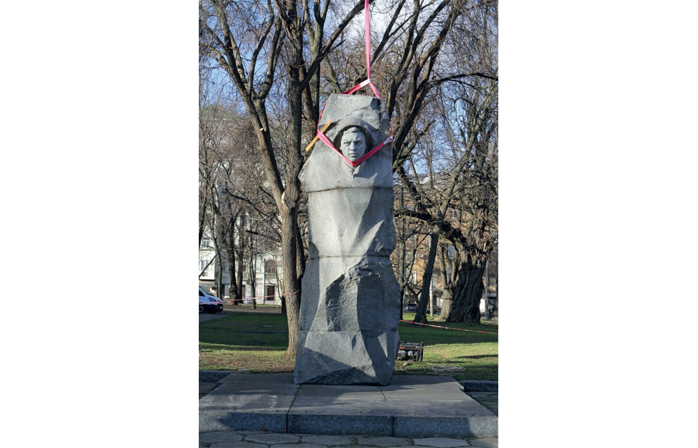NextImg:In destroying Soviet art, Ukraine destroys a part of its own history