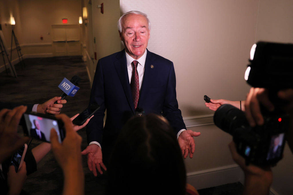NextImg:Desperate GOP candidates hatch schemes to reach debate donor threshold