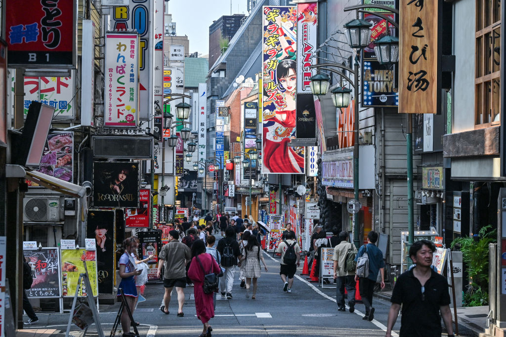 tourist traps in japan reddit