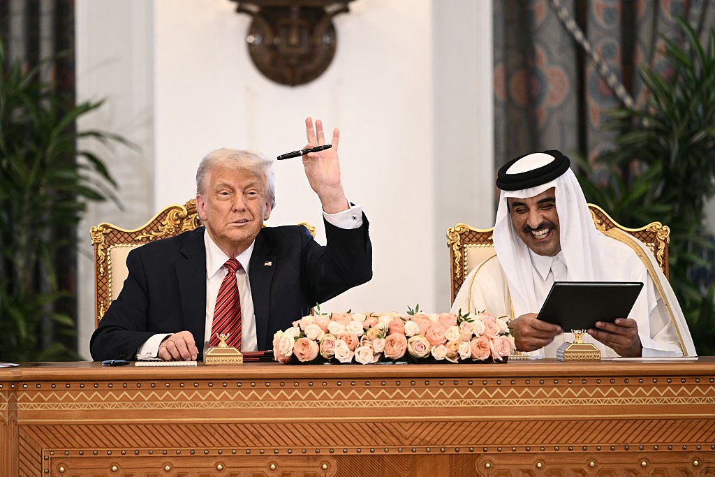 Qatar Emir Sheikh Tamim bin Hamad al-Thani (R) and President Donald Trump