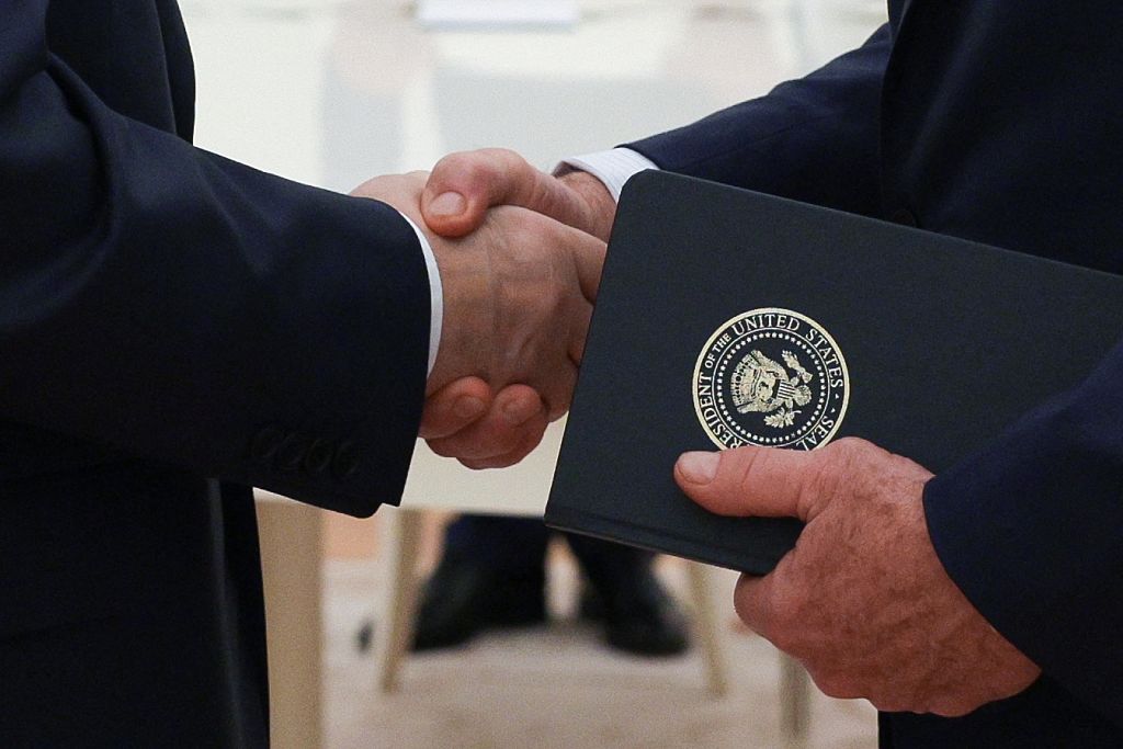 trump Steve Witkoff and Vladimir Putin shake hands (Getty)